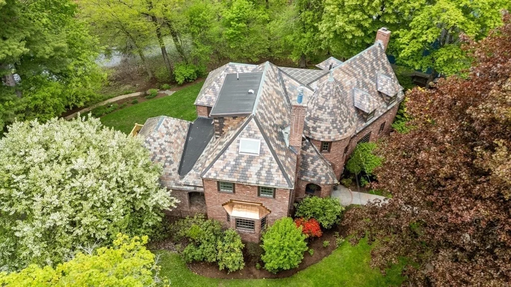 Photo of 191 Waban Ave