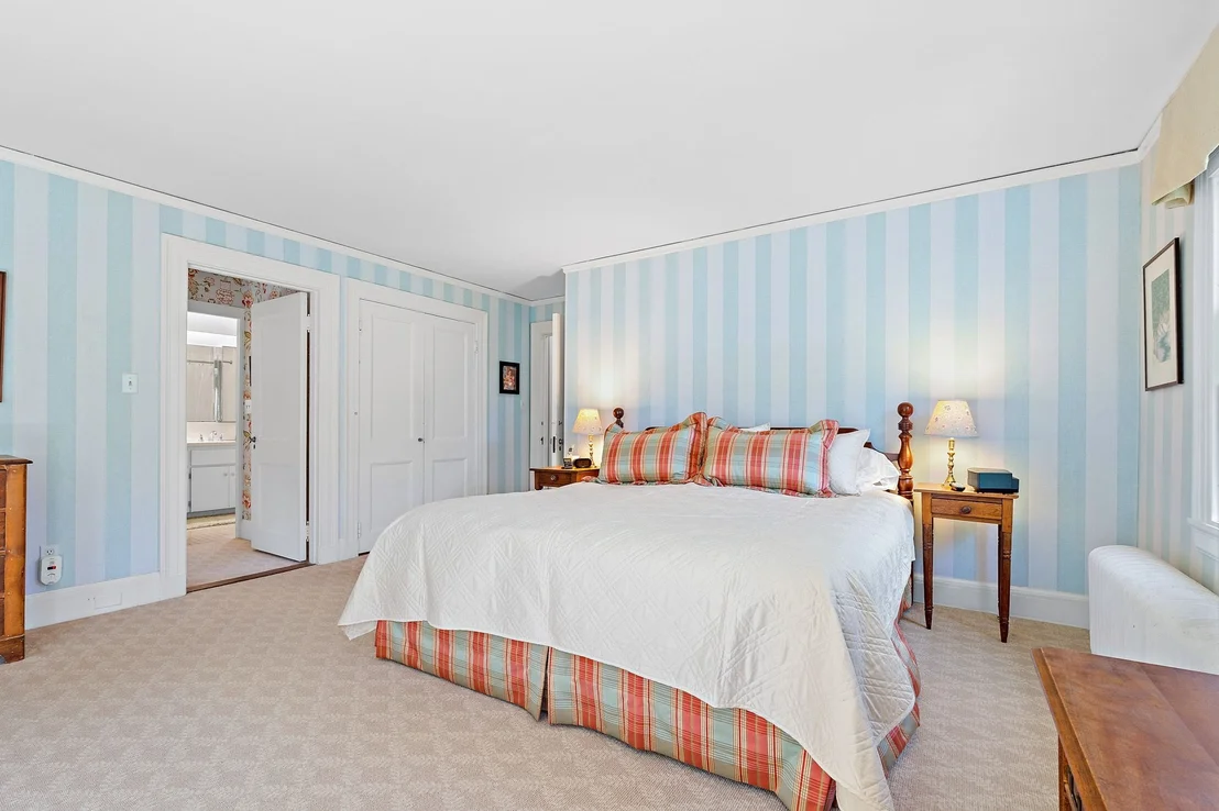 Photo of 8 Oakmount Circle