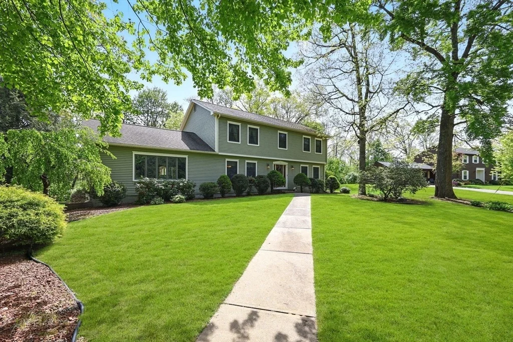 Photo of 2 Cedar Oak Dr
