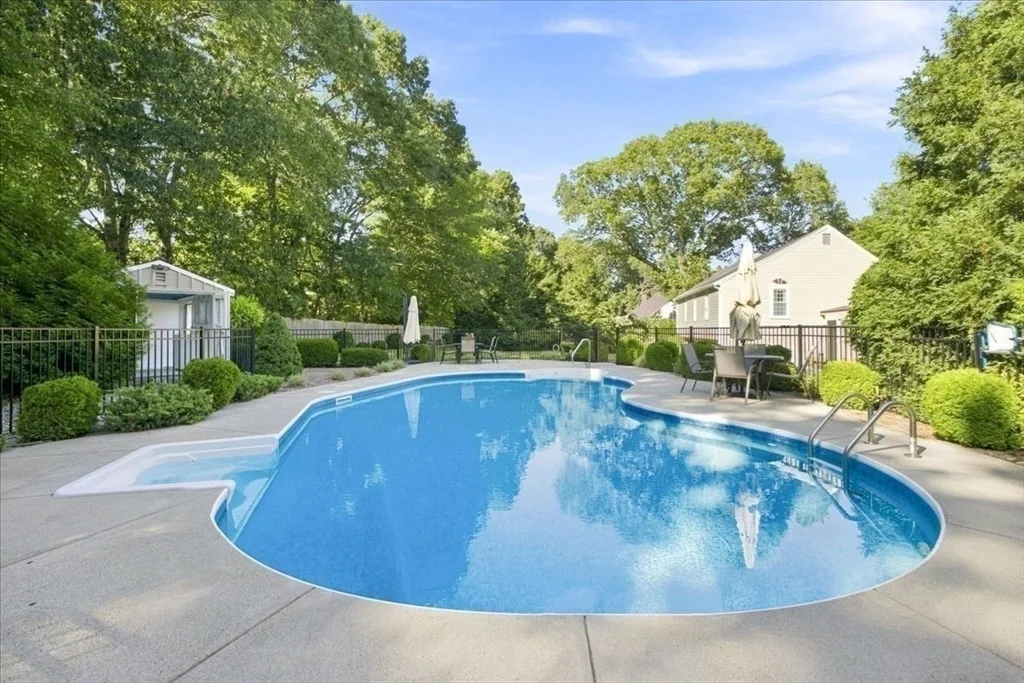 Photo of 3 Copper Beech Dr