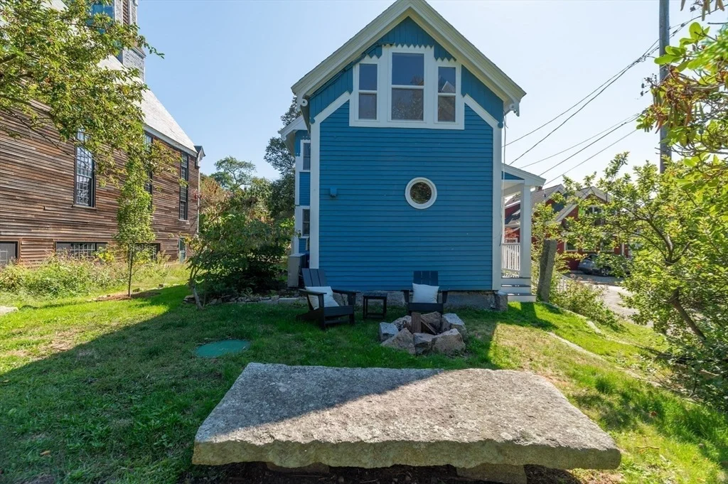 Photo of 962 Washington St