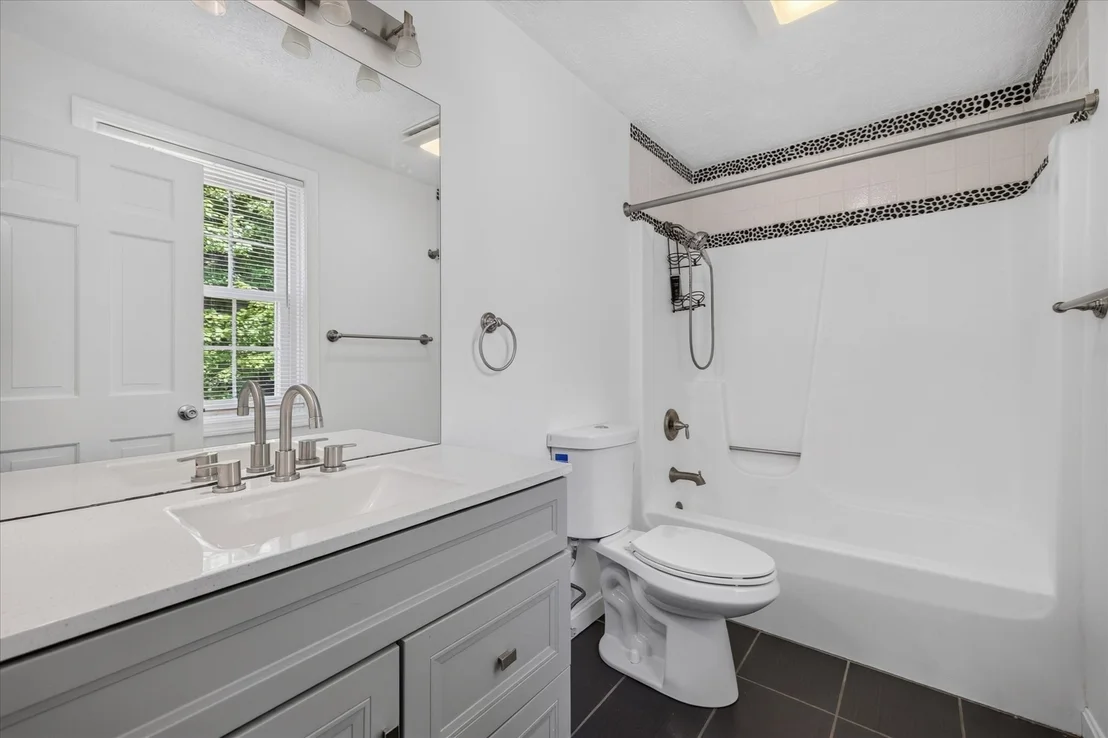 Photo of 37 Breakneck Rd