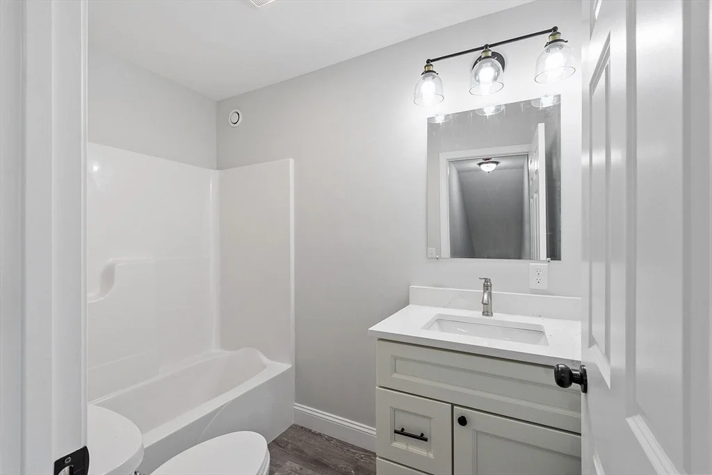 Photo of 572 Pleasant St