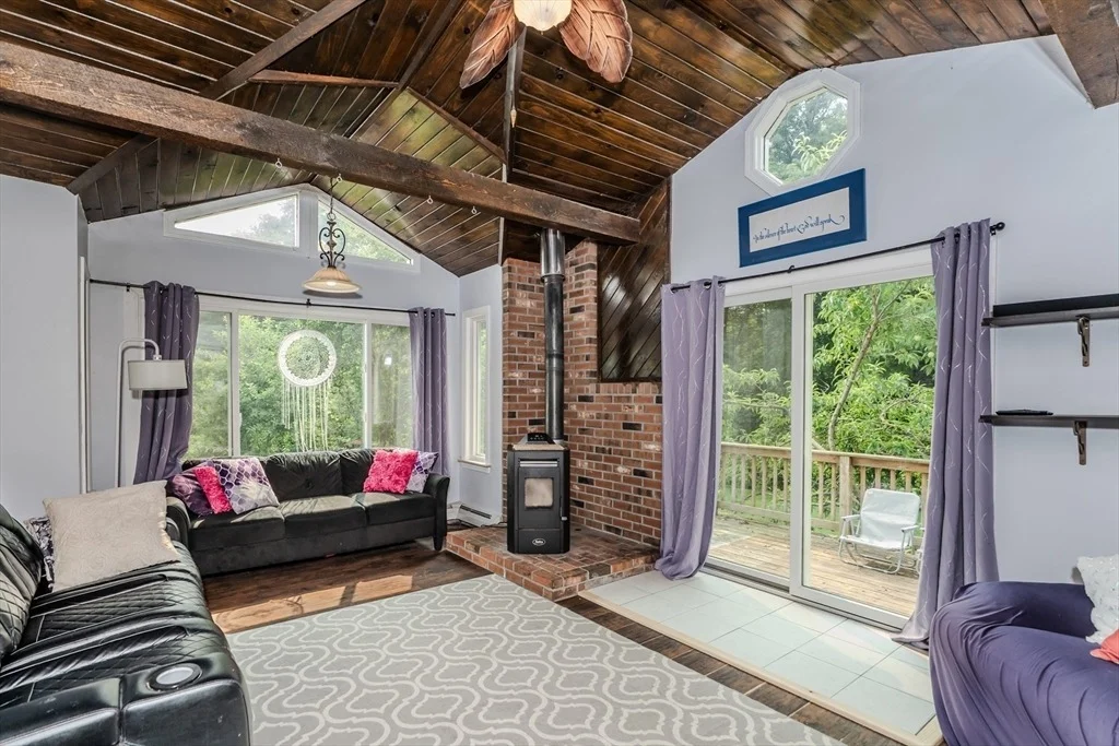 Photo of 25 Meadowbrook Dr
