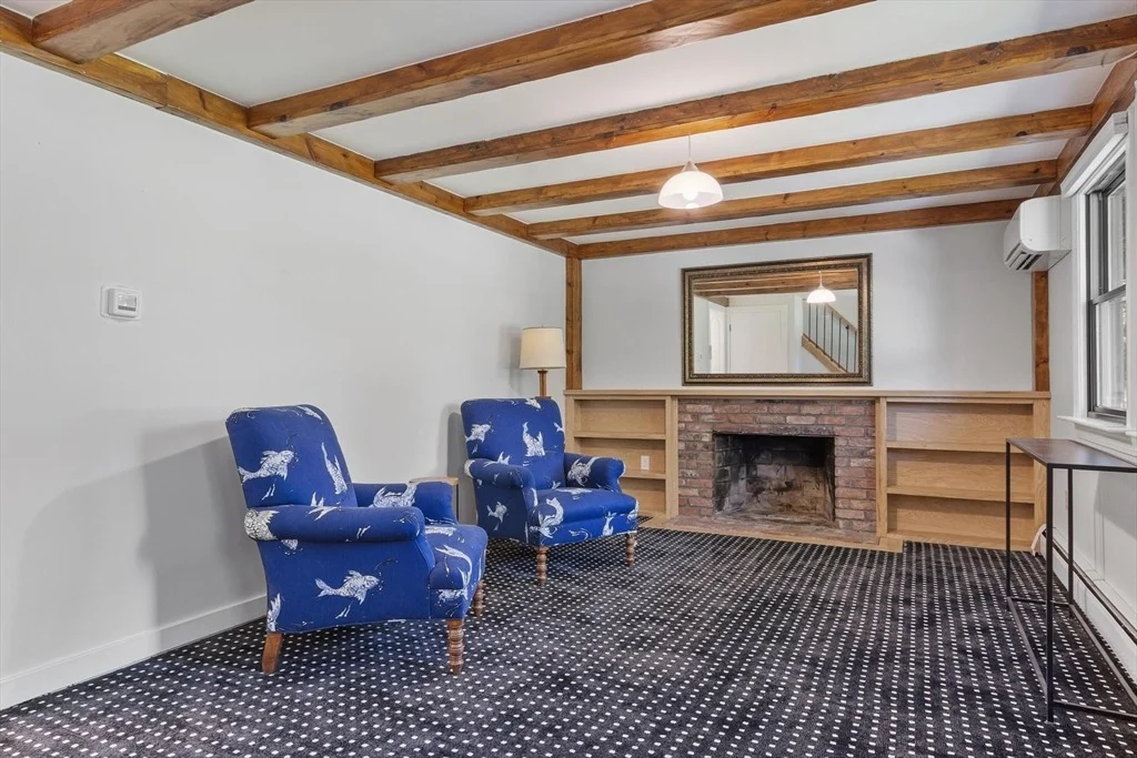 Photo of 467 Loring Road