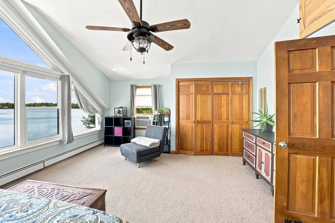 Photo of 111 King Philip Rd