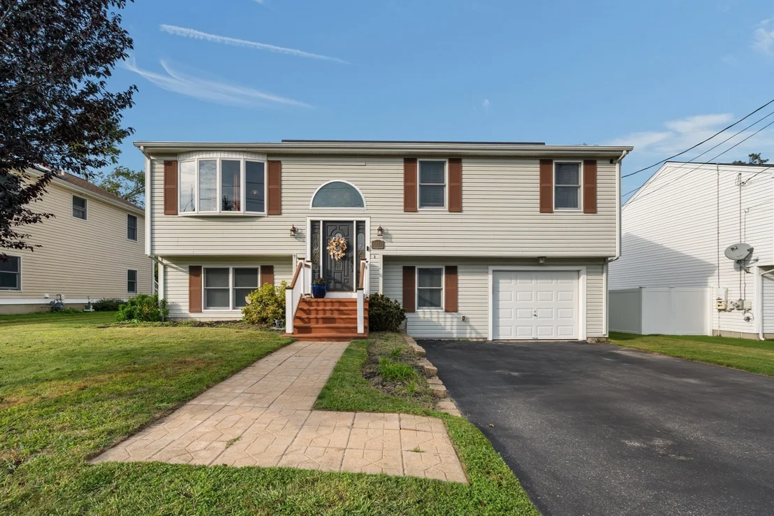 Photo of 52 Family Dr