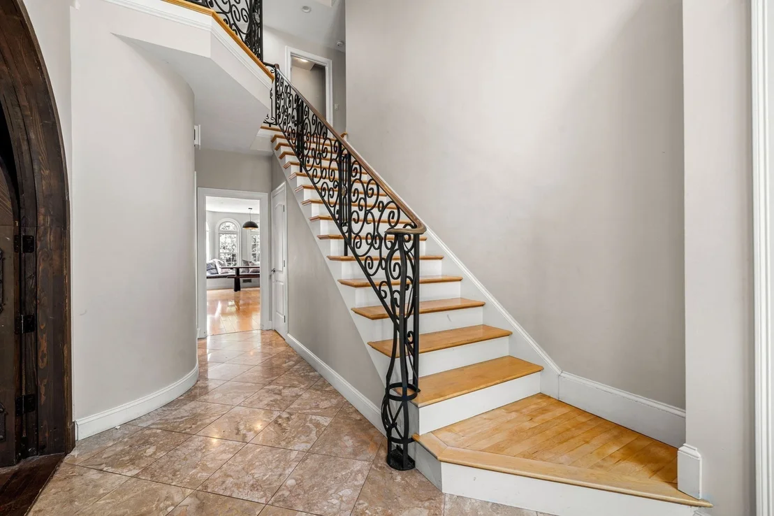Photo of 9 Grandview Rd