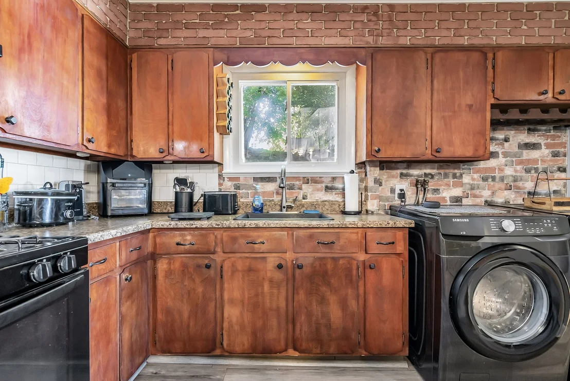 Photo of 100 Clover St