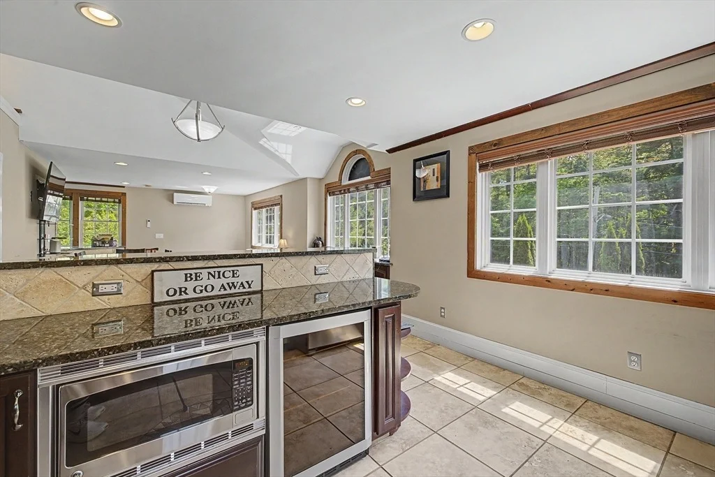 Photo of 195 Westhampton Rd