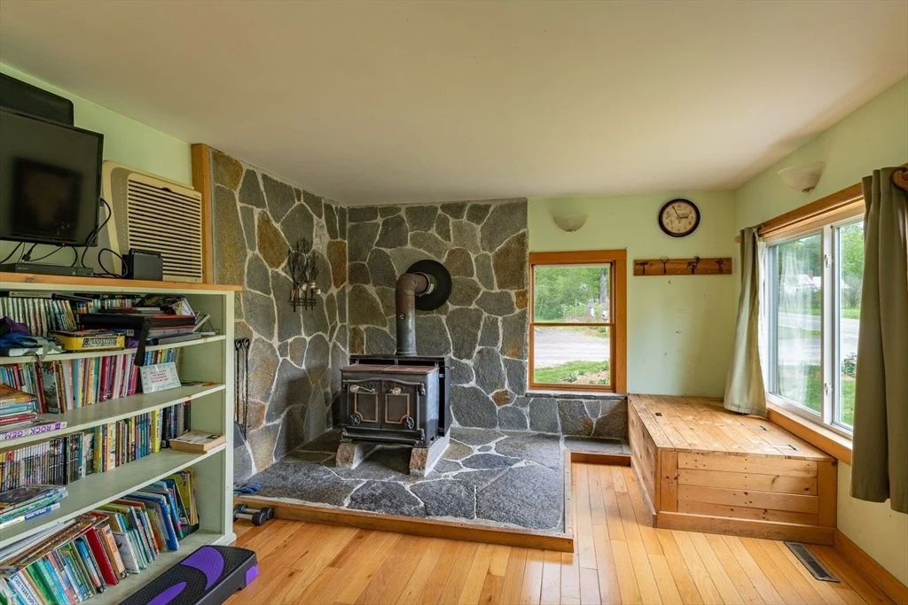 Photo of 425 Dingle Rd