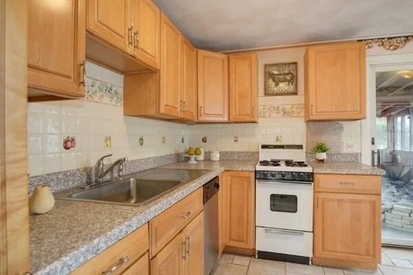 Photo of 42 Lantern Ln