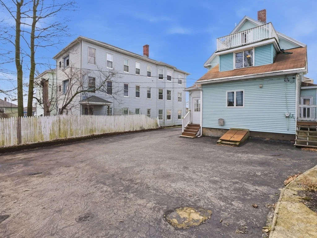 Photo of 10 Almont Ave