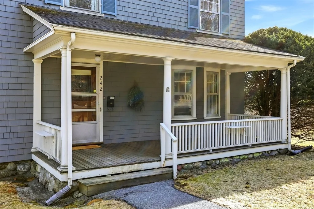 Photo of 242 Lexington Rd
