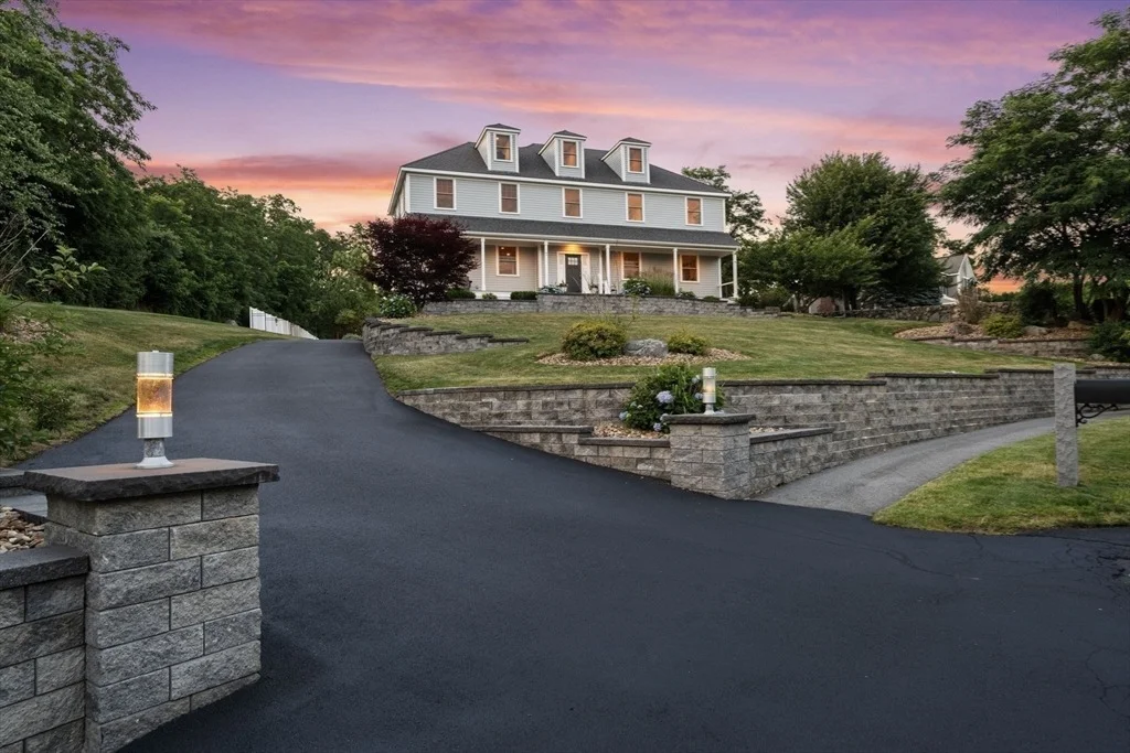 Photo of 7 Bridle Spur Ln