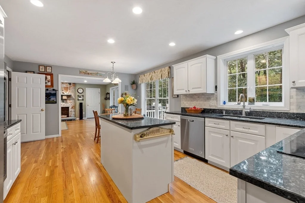 Photo of 6 Winterberry Ln