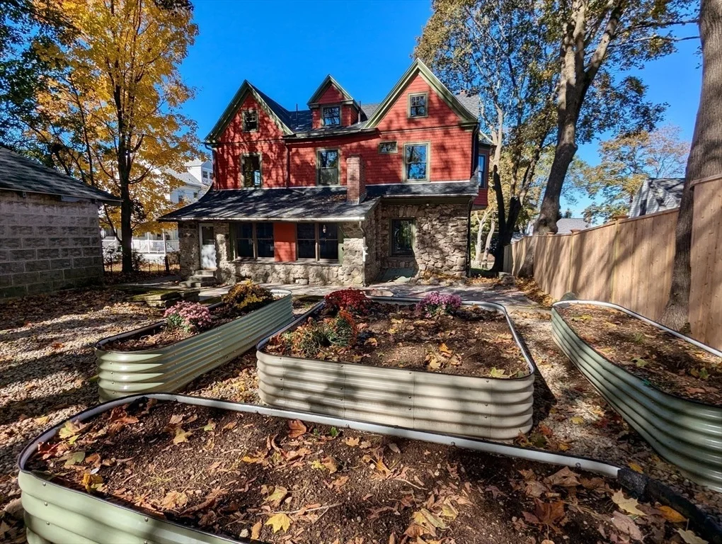 Photo of 141 Beacon St
