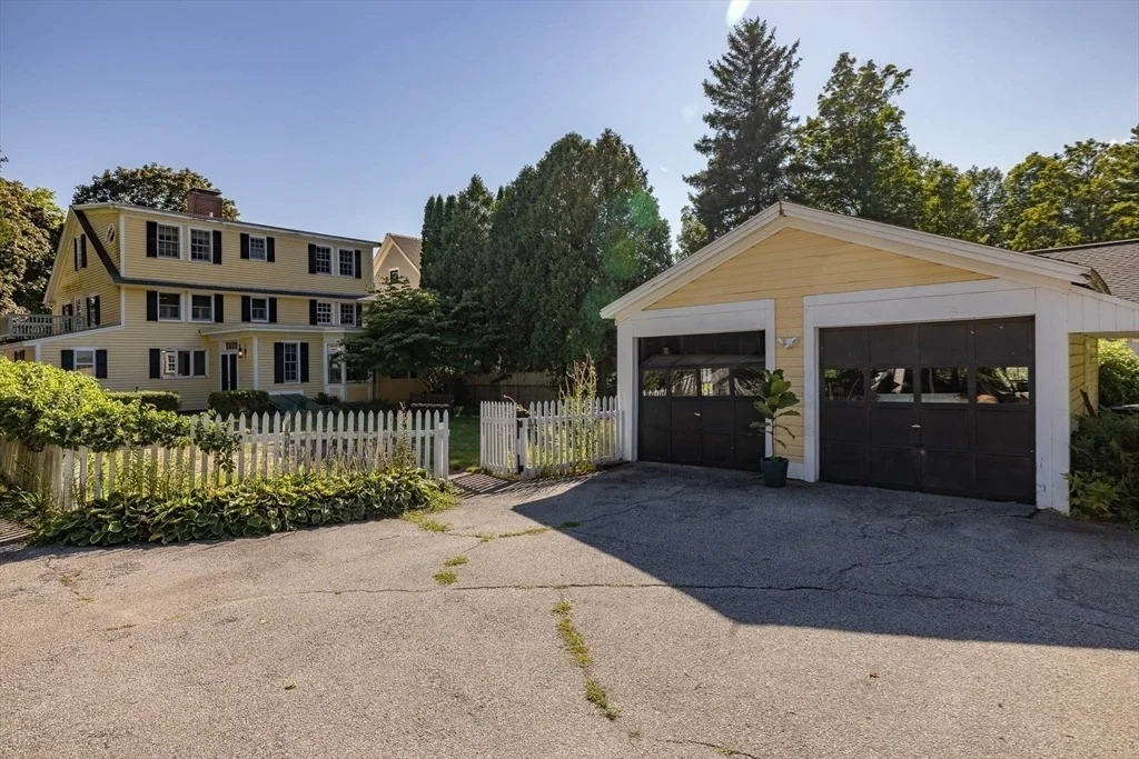 Photo of 394 Main Street
