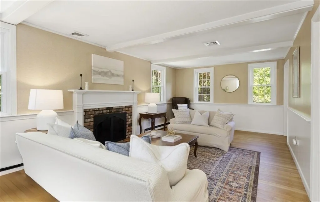 Photo of 80 Buttonwood Lane