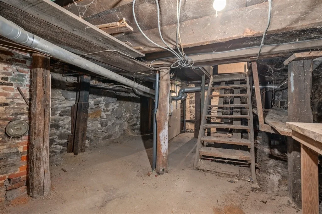 Photo of 19 Front St