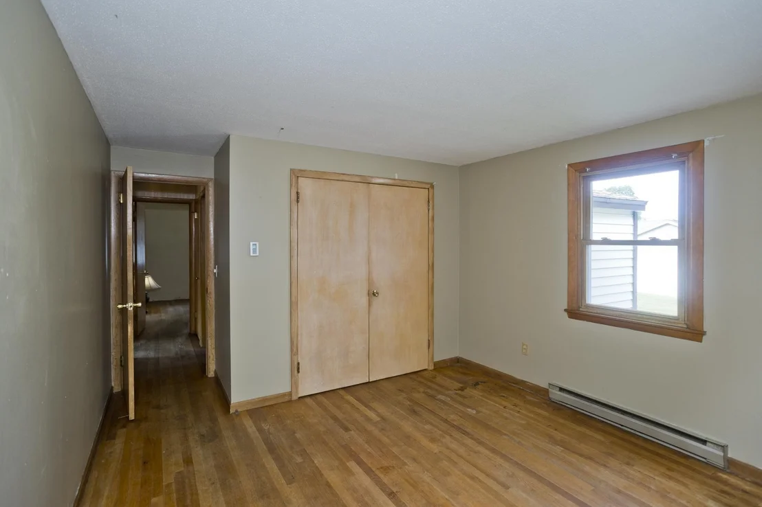 Photo of 956 Granby Rd