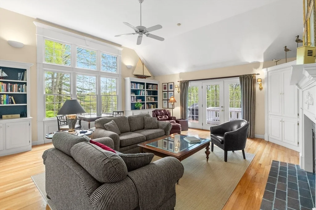 Photo of 151 River Rd