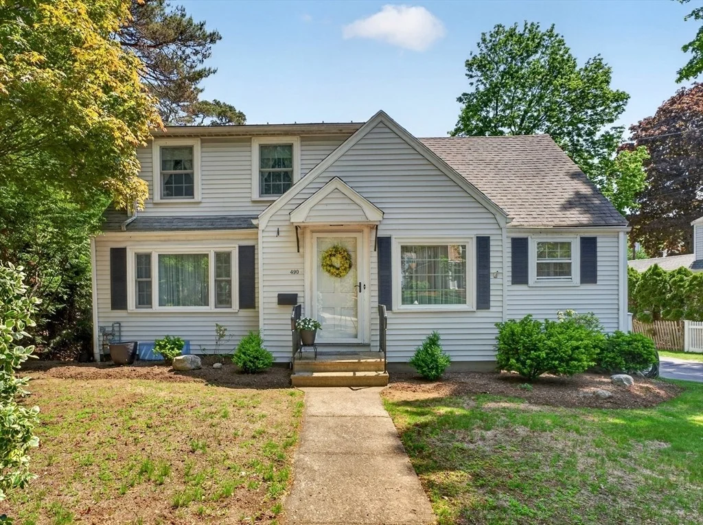 Photo of 490 Webster St