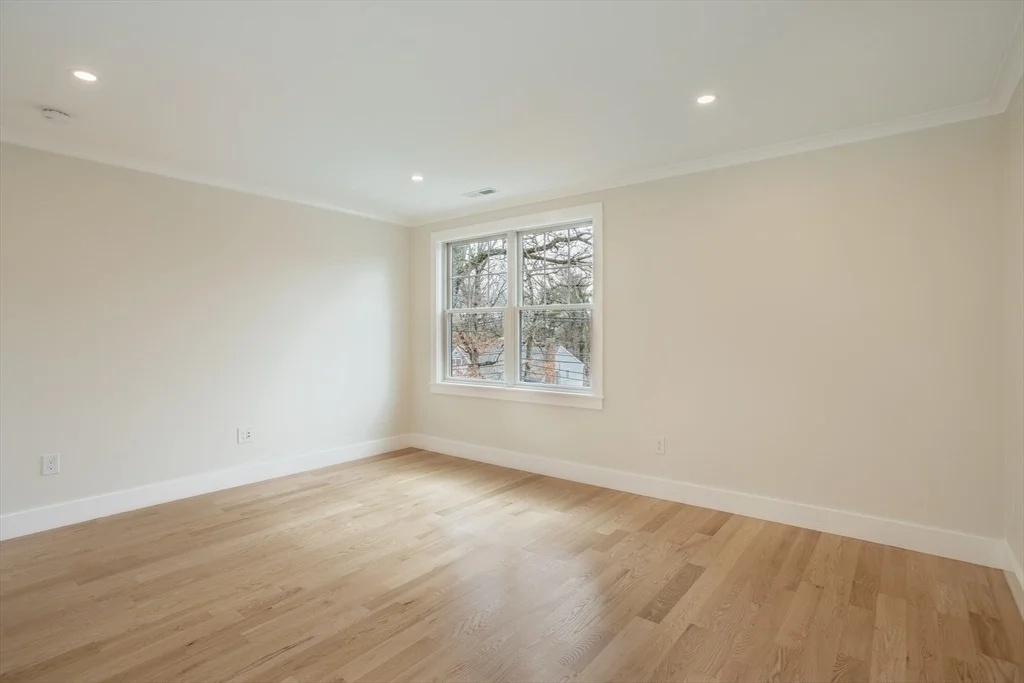 Photo of 383 Marrett