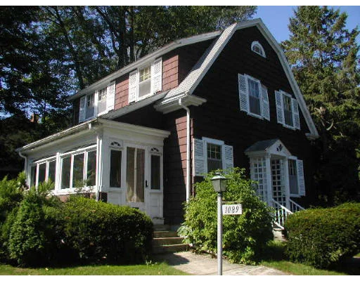Photo of 1089 Main Street