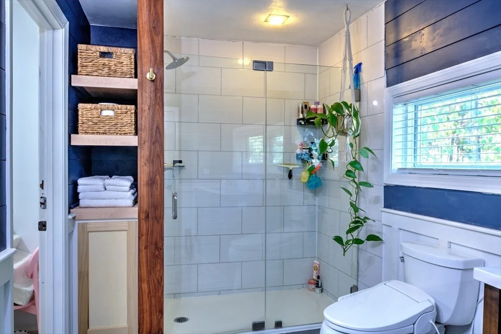 Photo of 8 Sandy Beach Rd