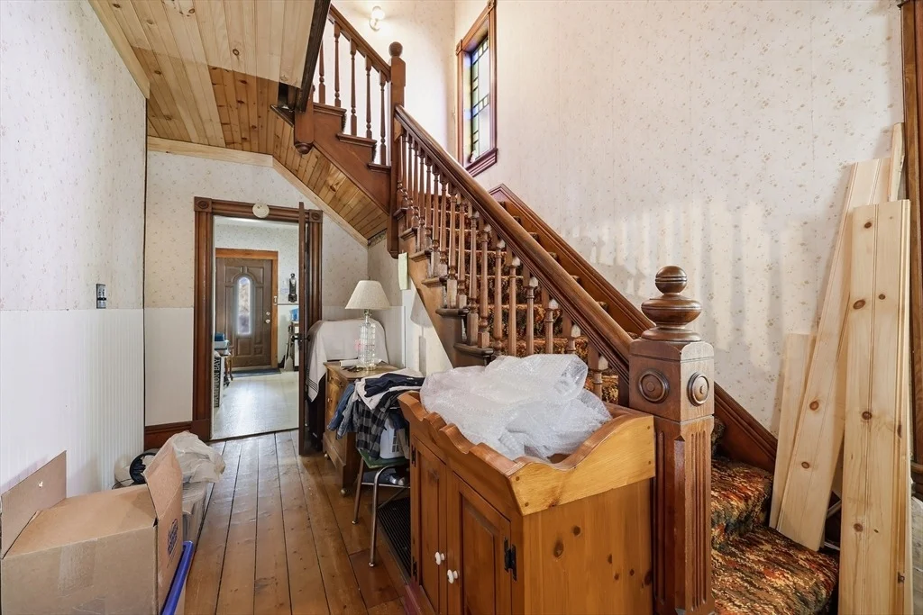 Photo of 84 Middlefield Rd