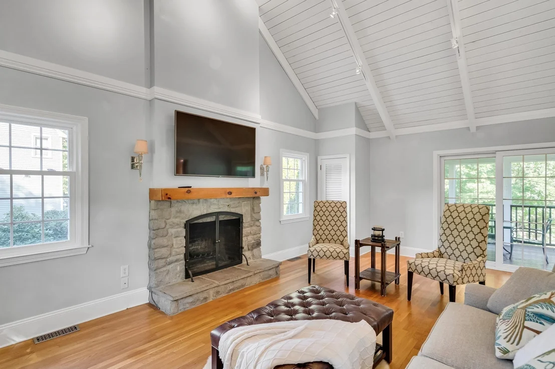 Photo of 8 Barry Dr