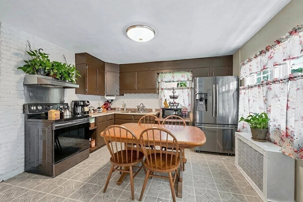 Photo of 231 Bouchard Ave