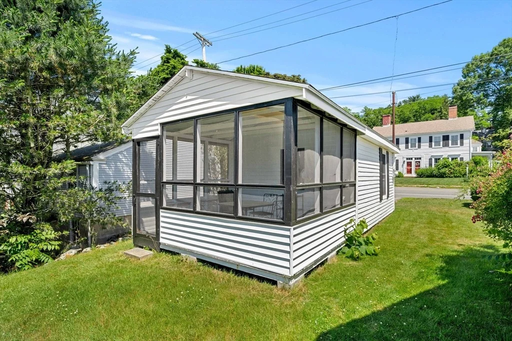 Photo of 425 Main St