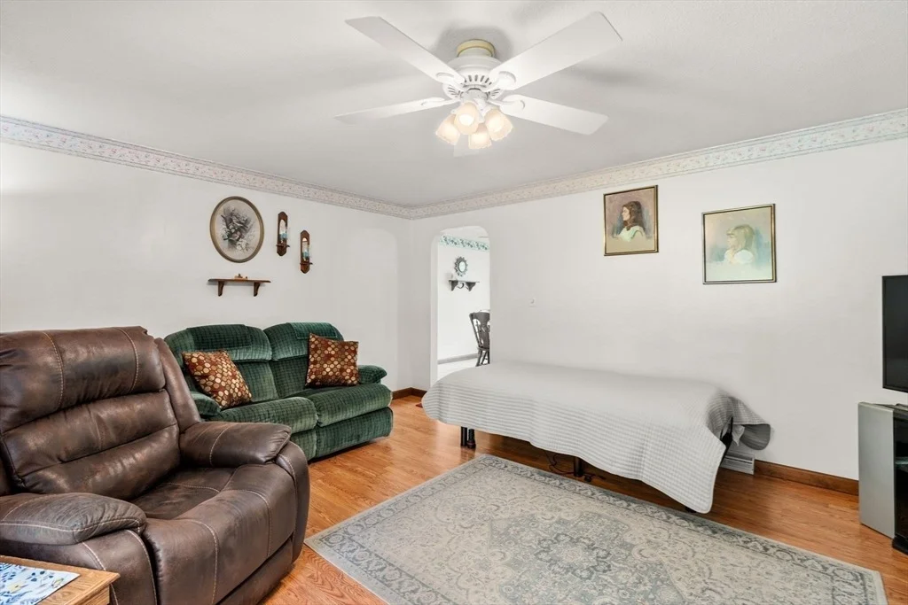 Photo of 749 Alpine Dr