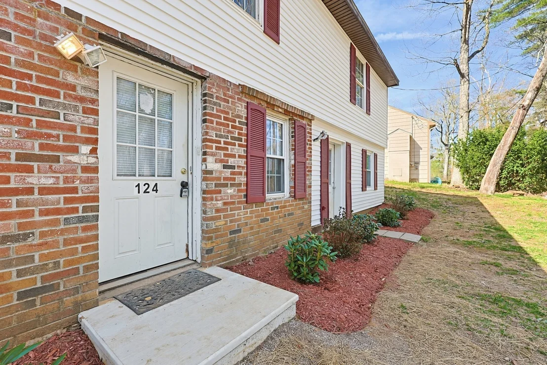 Photo of 124 Old County Road