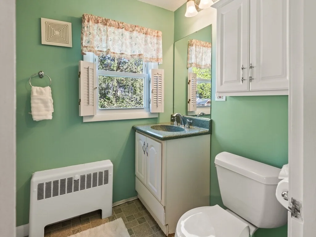 Photo of 30 Kinnicutt Rd