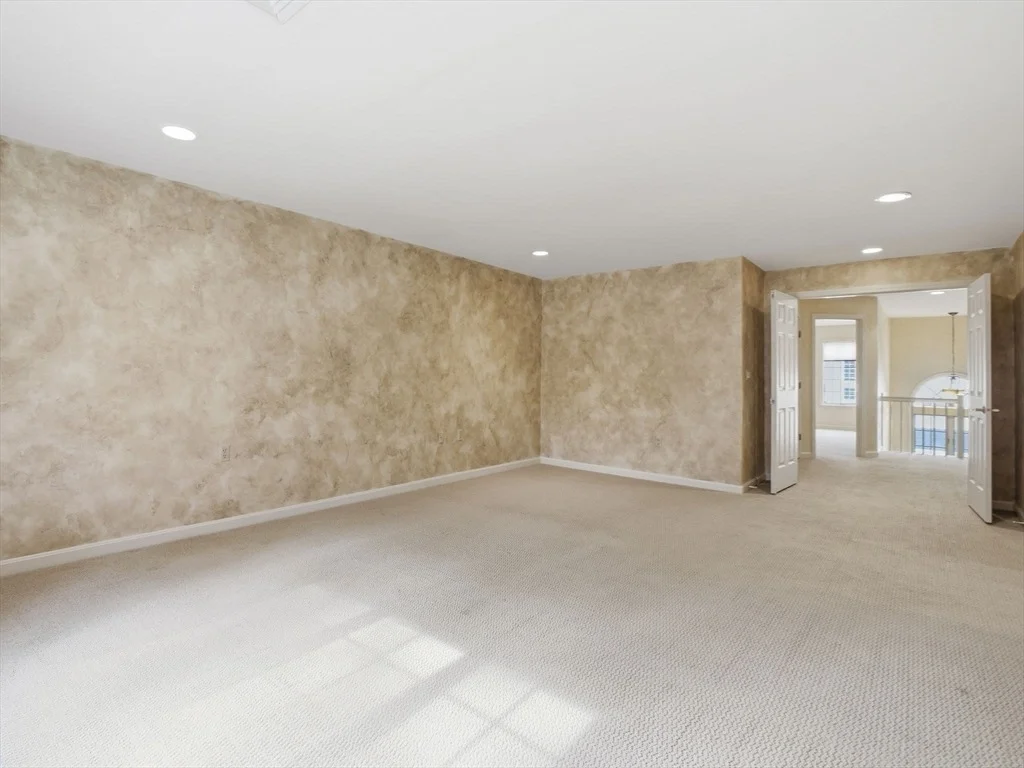 Photo of Unit 3901 at 3901 Knightsbridge Close