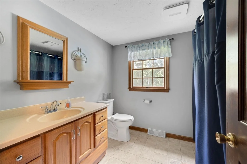 Photo of 86 Edgewater Dr