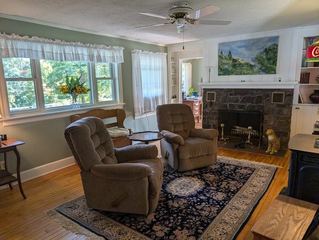 Photo of 504 Lampblack Rd