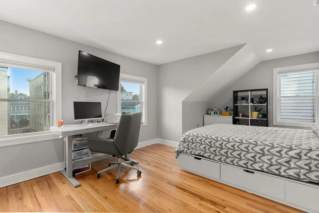 Photo of 48 Bettinson Ave