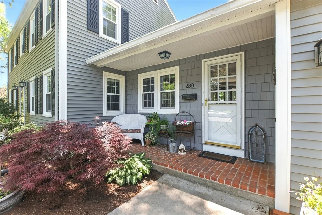 Photo of 230 Meadowlark Dr