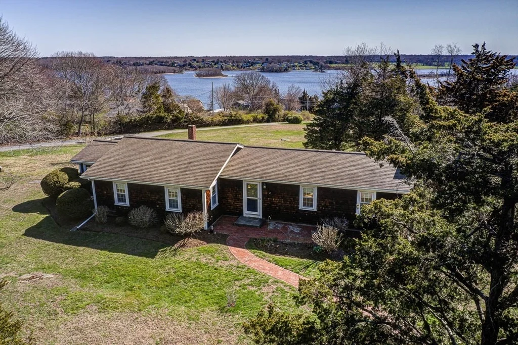 Photo of 1484 Drift Road
