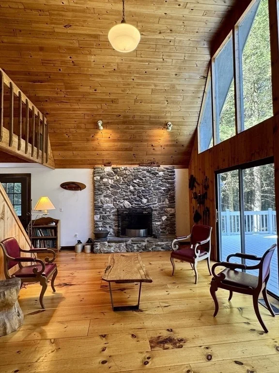 Photo of 80 River Road