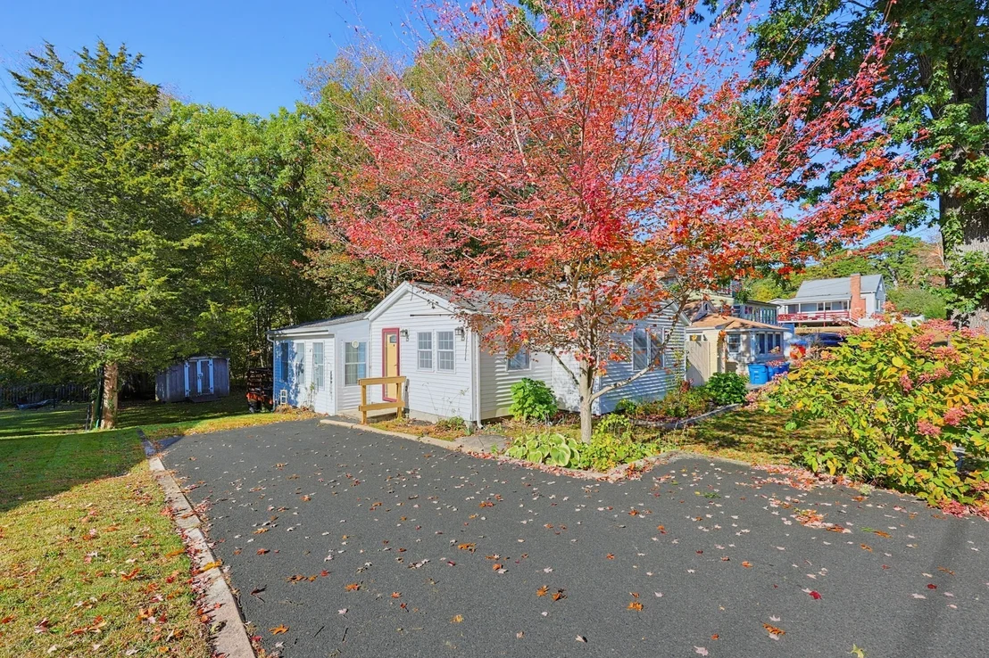 Photo of 116 Lakeshore Dr