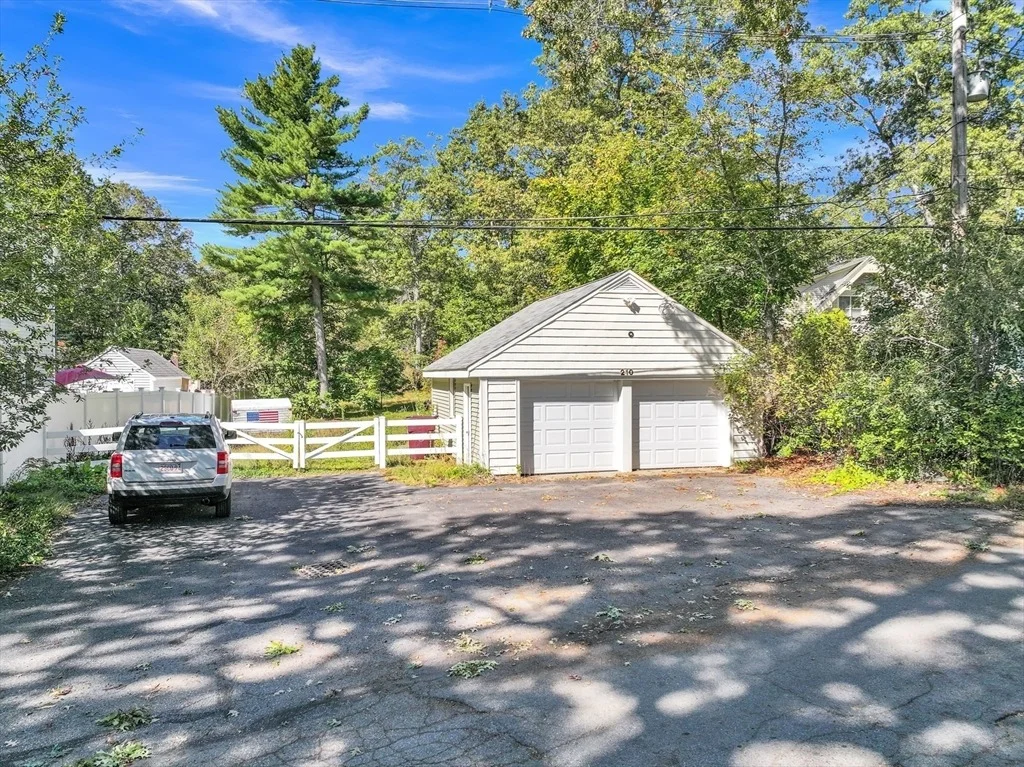 Photo of 210 Barton Rd