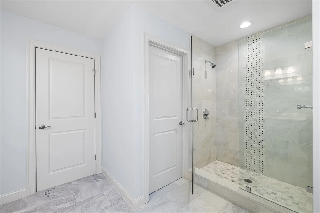 Photo of 117 Nobscot Dr