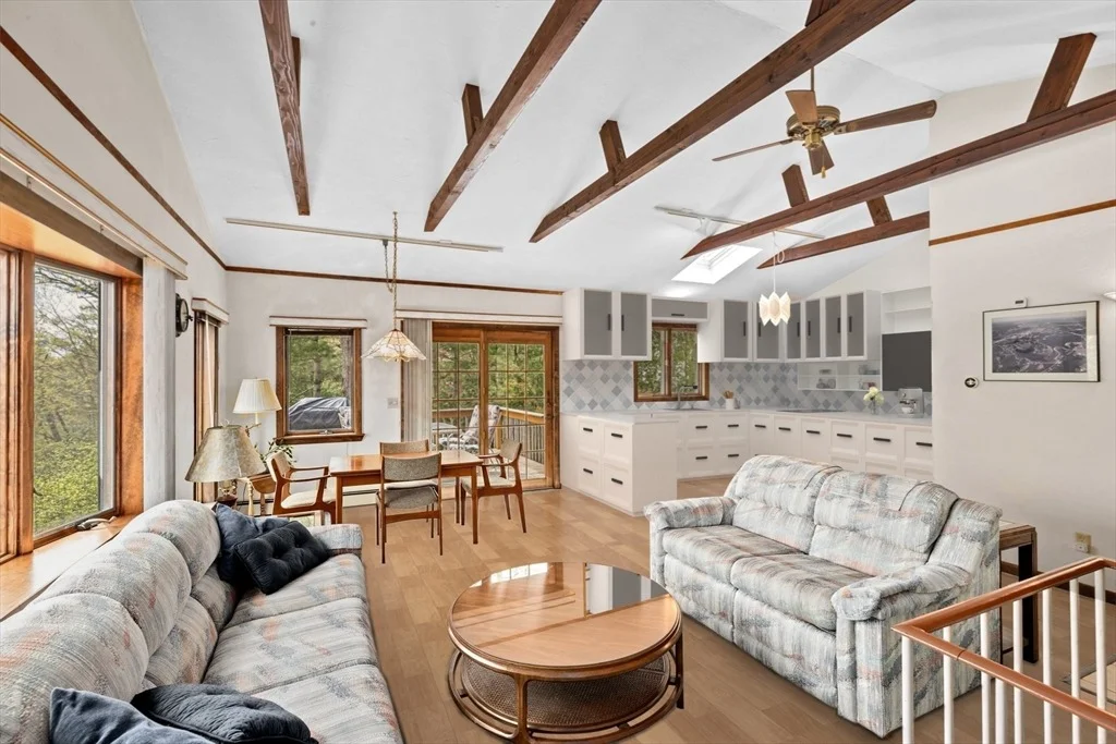 Photo of 10 Quamhassett Road