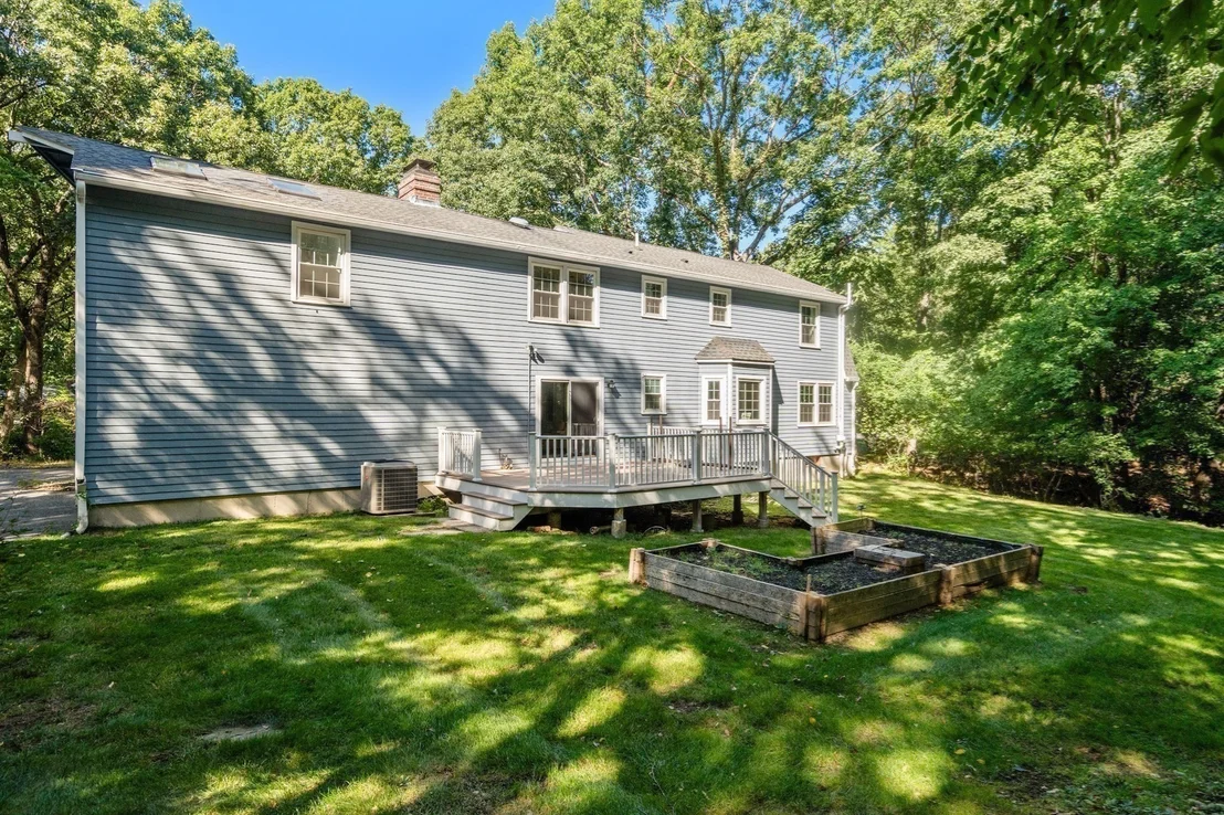Photo of 942 Salem End Road