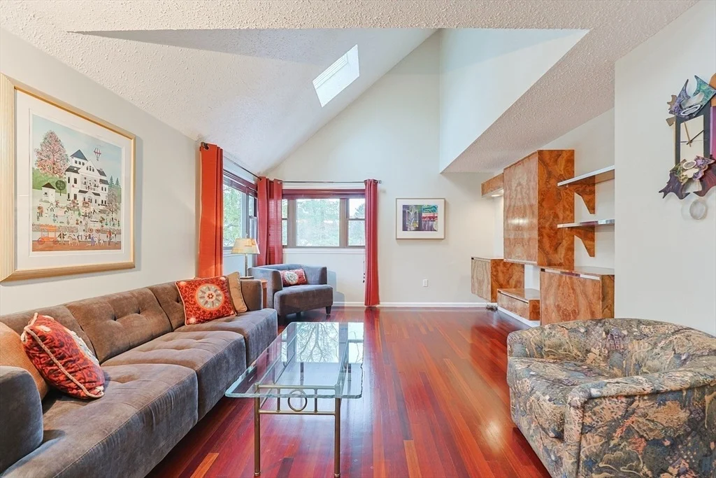 Photo of 18 Sherborne Cir
